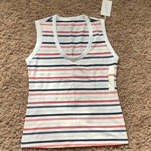 🦩🦩Ladies stripped Tank🦩🦩